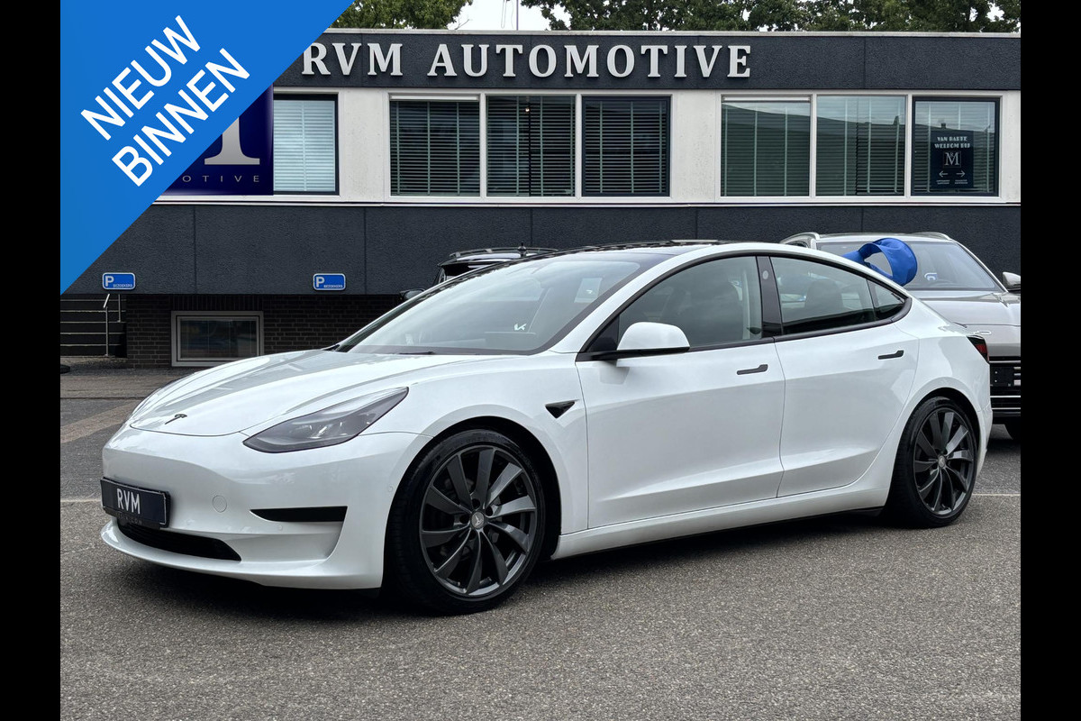 Tesla Model 3 Standard RWD Plus 60 kWh | LFP-accu | Facelift model | Elektrische kofferbak | 19-inch velgen | Panoramadak | Autopilot | Performance spoiler | Rijklaar met 12 maanden BOVAG-garantie Tesla Model 3 Standard RWD Plus 60 kWh | LFP-accu | Facelift model | Elektrische kofferbak | 19-inch velgen | Panoramadak | Autopilot | Performance spoiler | Rijklaar met 12 maanden BOVAG-garantie