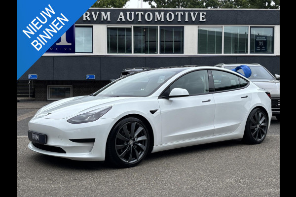 Tesla Model 3 Standard RWD Plus 60 kWh | LFP-accu | Facelift model | Elektrische kofferbak | 19-inch velgen | Panoramadak | Autopilot | Performance spoiler | Rijklaar met 12 maanden BOVAG-garantie
