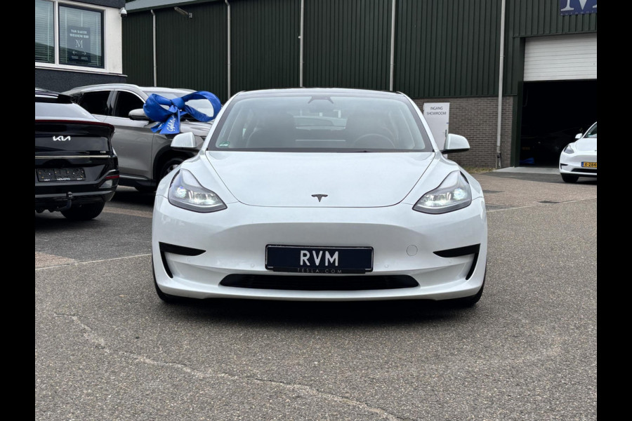 Tesla Model 3 Standard RWD Plus 60 kWh | LFP-accu | Facelift model | Elektrische kofferbak | 19-inch velgen | Panoramadak | Autopilot | Performance spoiler | Rijklaar met 12 maanden BOVAG-garantie