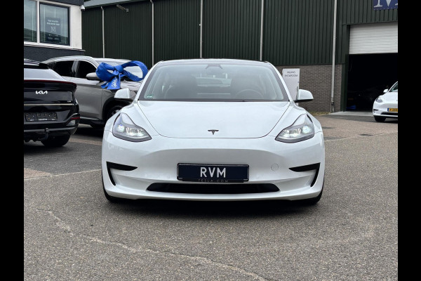 Tesla Model 3 Standard RWD Plus 60 kWh | LFP-accu | Facelift model | Elektrische kofferbak | 19-inch velgen | Panoramadak | Autopilot | Performance spoiler | Rijklaar met 12 maanden BOVAG-garantie