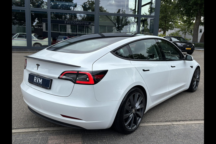 Tesla Model 3 Standard RWD Plus 60 kWh | LFP-accu | Facelift model | Elektrische kofferbak | 19-inch velgen | Panoramadak | Autopilot | Performance spoiler | Rijklaar met 12 maanden BOVAG-garantie
