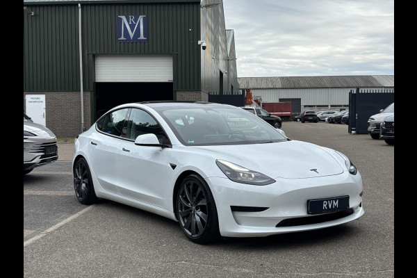 Tesla Model 3 Standard RWD Plus 60 kWh | LFP-accu | Facelift model | Elektrische kofferbak | 19-inch velgen | Panoramadak | Autopilot | Performance spoiler | Rijklaar met 12 maanden BOVAG-garantie