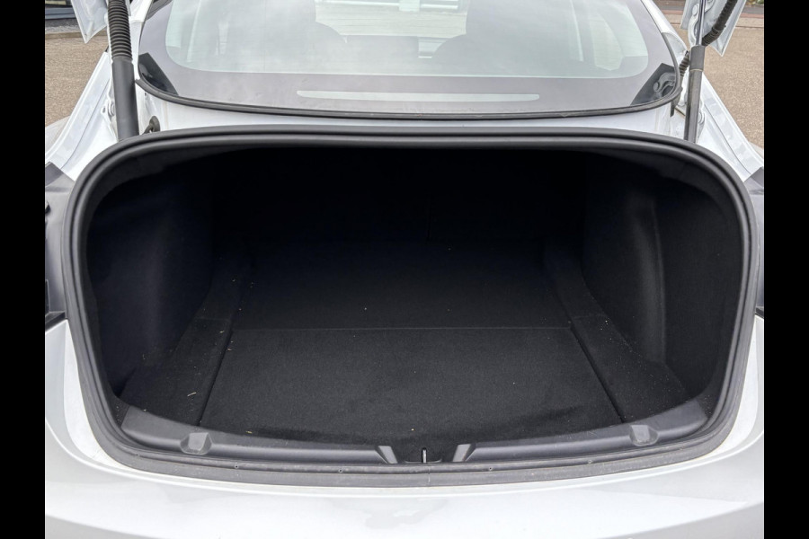 Tesla Model 3 Standard RWD Plus 60 kWh | LFP-accu | Facelift model | Elektrische kofferbak | 19-inch velgen | Panoramadak | Autopilot | Performance spoiler | Rijklaar met 12 maanden BOVAG-garantie