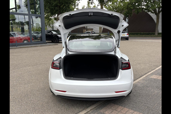 Tesla Model 3 Standard RWD Plus 60 kWh | LFP-accu | Facelift model | Elektrische kofferbak | 19-inch velgen | Panoramadak | Autopilot | Performance spoiler | Rijklaar met 12 maanden BOVAG-garantie