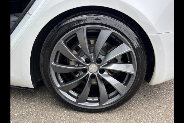 Tesla Model 3 Standard RWD Plus 60 kWh | LFP-accu | Facelift model | Elektrische kofferbak | 19-inch velgen | Panoramadak | Autopilot | Performance spoiler | Rijklaar met 12 maanden BOVAG-garantie
