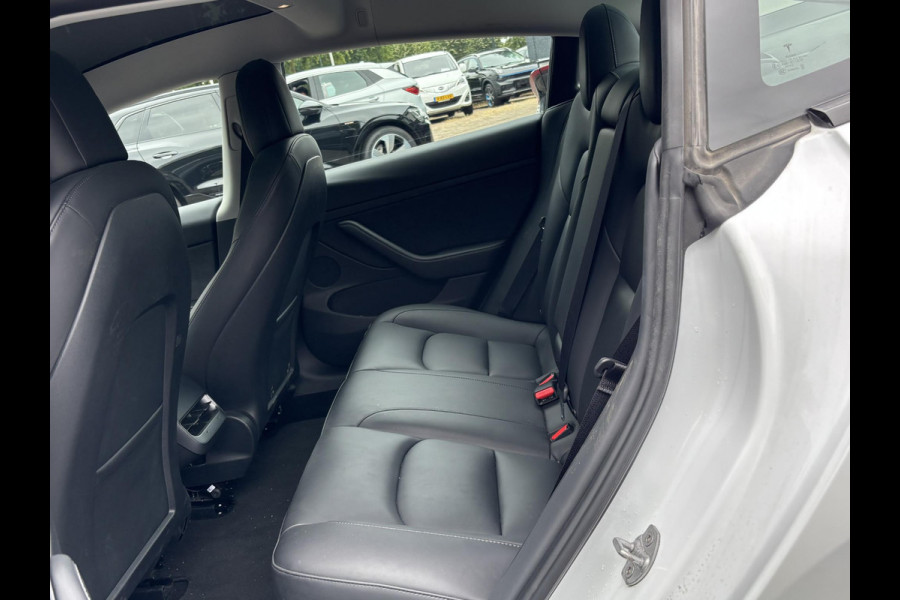 Tesla Model 3 Standard RWD Plus 60 kWh | LFP-accu | Facelift model | Elektrische kofferbak | 19-inch velgen | Panoramadak | Autopilot | Performance spoiler | Rijklaar met 12 maanden BOVAG-garantie