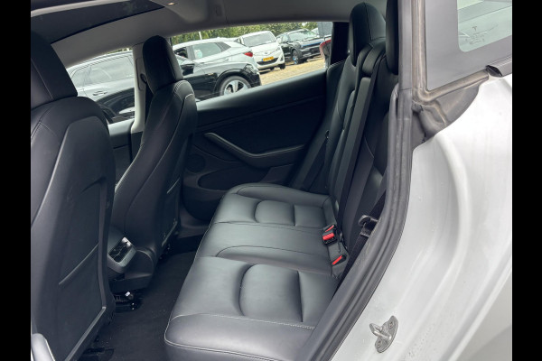 Tesla Model 3 Standard RWD Plus 60 kWh | LFP-accu | Facelift model | Elektrische kofferbak | 19-inch velgen | Panoramadak | Autopilot | Performance spoiler | Rijklaar met 12 maanden BOVAG-garantie
