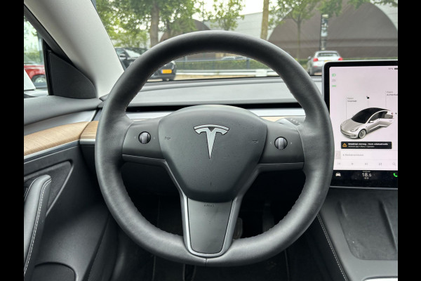 Tesla Model 3 Standard RWD Plus 60 kWh | LFP-accu | Facelift model | Elektrische kofferbak | 19-inch velgen | Panoramadak | Autopilot | Performance spoiler | Rijklaar met 12 maanden BOVAG-garantie