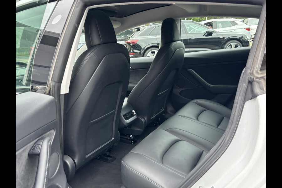 Tesla Model 3 Standard RWD Plus 60 kWh | LFP-accu | Facelift model | Elektrische kofferbak | 19-inch velgen | Panoramadak | Autopilot | Performance spoiler | Rijklaar met 12 maanden BOVAG-garantie