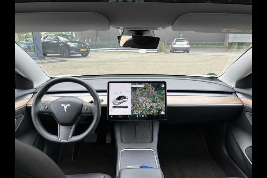 Tesla Model 3 Standard RWD Plus 60 kWh | LFP-accu | Facelift model | Elektrische kofferbak | 19-inch velgen | Panoramadak | Autopilot | Performance spoiler | Rijklaar met 12 maanden BOVAG-garantie