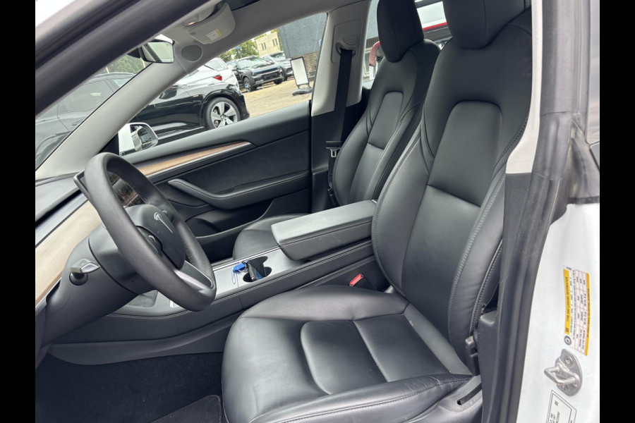 Tesla Model 3 Standard RWD Plus 60 kWh | LFP-accu | Facelift model | Elektrische kofferbak | 19-inch velgen | Panoramadak | Autopilot | Performance spoiler | Rijklaar met 12 maanden BOVAG-garantie