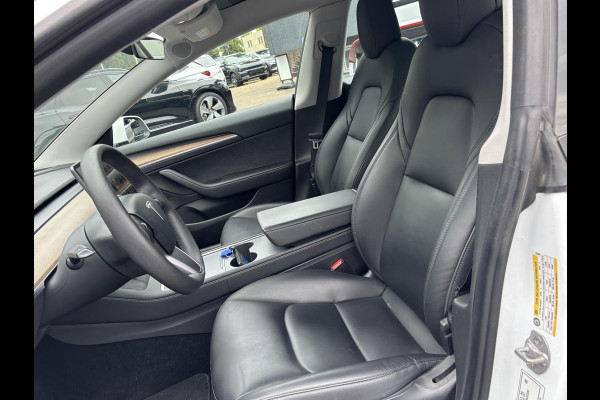 Tesla Model 3 Standard RWD Plus 60 kWh | LFP-accu | Facelift model | Elektrische kofferbak | 19-inch velgen | Panoramadak | Autopilot | Performance spoiler | Rijklaar met 12 maanden BOVAG-garantie