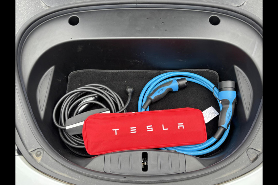 Tesla Model 3 Standard RWD Plus 60 kWh | LFP-accu | Facelift model | Elektrische kofferbak | 19-inch velgen | Panoramadak | Autopilot | Performance spoiler | Rijklaar met 12 maanden BOVAG-garantie