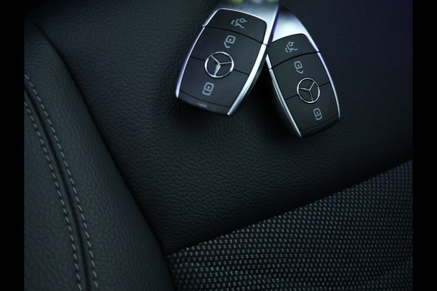 Mercedes-Benz EQB 250 Business Line 67 kWh | Lichtmetalen velgen | Navigatie | MBUX wide screen | Parking support met camera achter | Inclusief 24 maanden MB Certified garantie voor Europa.