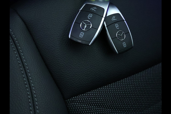 Mercedes-Benz EQB 250 Business Line 67 kWh | Lichtmetalen velgen | Navigatie | MBUX wide screen | Parking support met camera achter | Inclusief 24 maanden MB Certified garantie voor Europa.