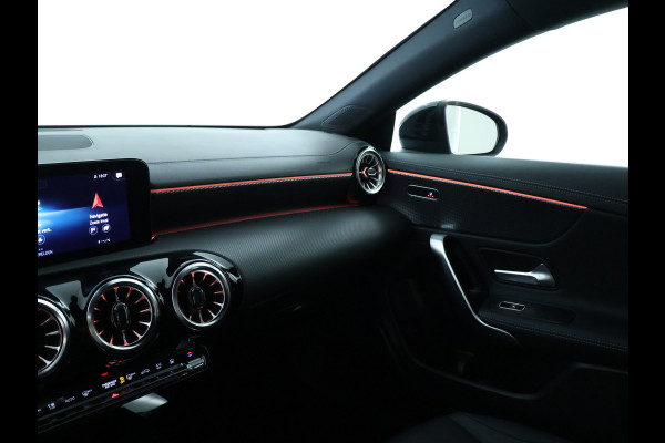 Mercedes-Benz CLA-Klasse 250 e Luxury Line | 5 spaaks lichtmetalen velgen | Navigatie MBUX | parking support met camera achter | Inclusief 24 maanden MB Certified garantie voor Europa.