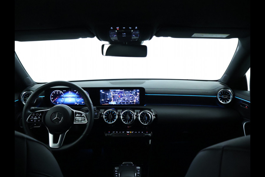 Mercedes-Benz CLA-Klasse 250 e Luxury Line | 5 spaaks lichtmetalen velgen | Navigatie MBUX | parking support met camera achter | Inclusief 24 maanden MB Certified garantie voor Europa.