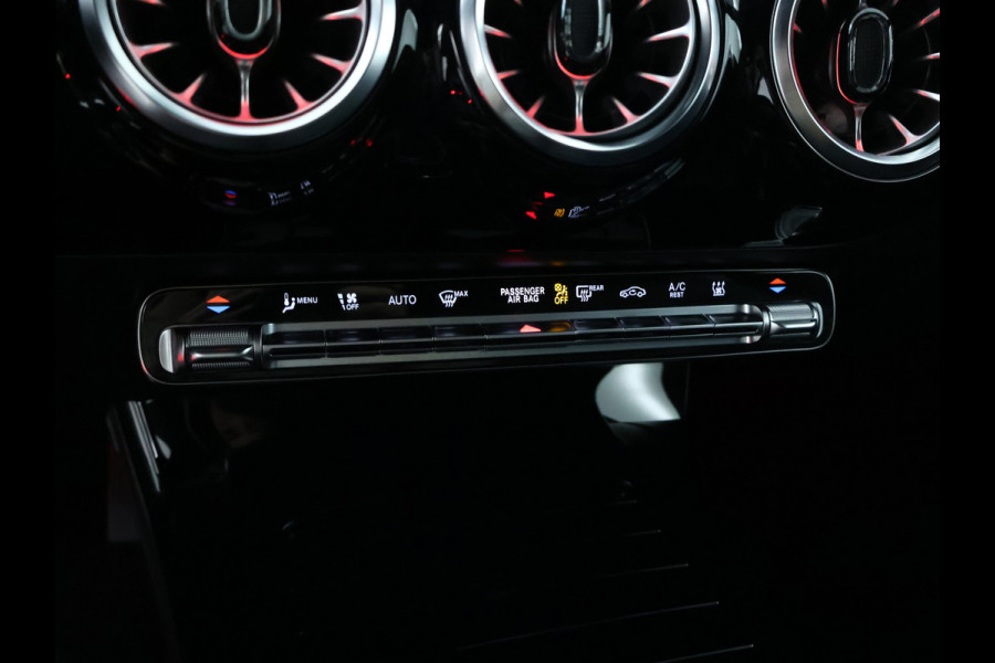 Mercedes-Benz CLA-Klasse 250 e Luxury Line | 5 spaaks lichtmetalen velgen | Navigatie MBUX | parking support met camera achter | Inclusief 24 maanden MB Certified garantie voor Europa.