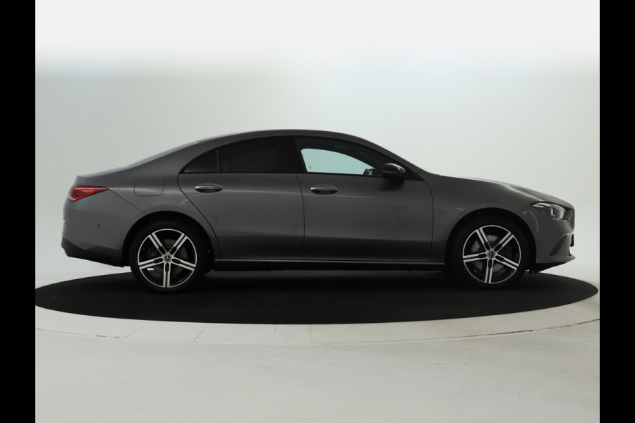 Mercedes-Benz CLA-Klasse 250 e Luxury Line | 5 spaaks lichtmetalen velgen | Navigatie MBUX | parking support met camera achter | Inclusief 24 maanden MB Certified garantie voor Europa.