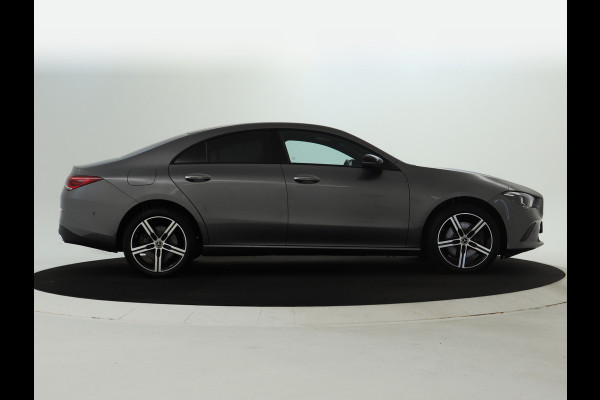 Mercedes-Benz CLA-Klasse 250 e Luxury Line | 5 spaaks lichtmetalen velgen | Navigatie MBUX | parking support met camera achter | Inclusief 24 maanden MB Certified garantie voor Europa.