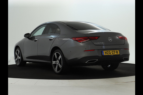 Mercedes-Benz CLA-Klasse 250 e Luxury Line | 5 spaaks lichtmetalen velgen | Navigatie MBUX | parking support met camera achter | Inclusief 24 maanden MB Certified garantie voor Europa.