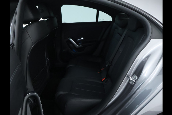 Mercedes-Benz CLA-Klasse 250 e Luxury Line | 5 spaaks lichtmetalen velgen | Navigatie MBUX | parking support met camera achter | Inclusief 24 maanden MB Certified garantie voor Europa.