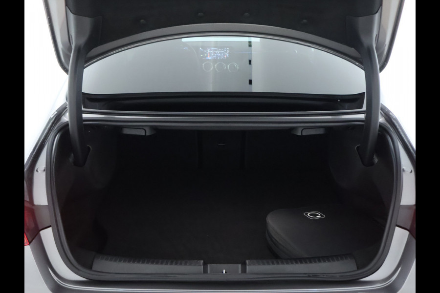 Mercedes-Benz CLA-Klasse 250 e Luxury Line | 5 spaaks lichtmetalen velgen | Navigatie MBUX | parking support met camera achter | Inclusief 24 maanden MB Certified garantie voor Europa.