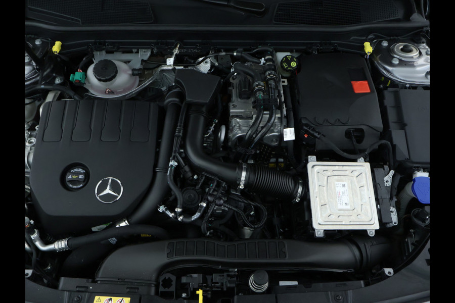 Mercedes-Benz CLA-Klasse 250 e Luxury Line | 5 spaaks lichtmetalen velgen | Navigatie MBUX | parking support met camera achter | Inclusief 24 maanden MB Certified garantie voor Europa.