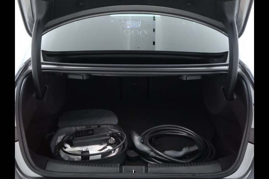 Mercedes-Benz CLA-Klasse 250 e Luxury Line | 5 spaaks lichtmetalen velgen | Navigatie MBUX | parking support met camera achter | Inclusief 24 maanden MB Certified garantie voor Europa.