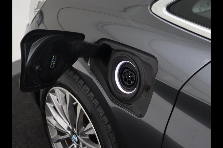 BMW 2 Serie Active Tourer 225xe iPerformance Luxury Line | Panoramadak | Leder  | Head-Up | Camera | Keyless | Navigatie | Park Assist | Adaptief LED