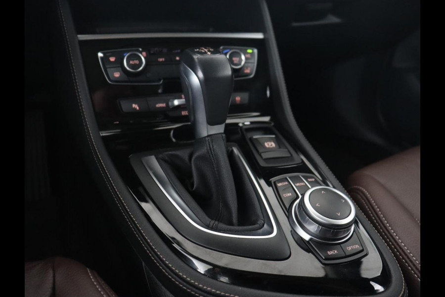 BMW 2 Serie Active Tourer 225xe iPerformance Luxury Line | Panoramadak | Leder  | Head-Up | Camera | Keyless | Navigatie | Park Assist | Adaptief LED