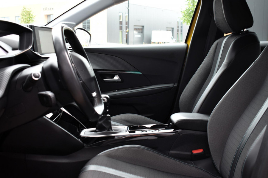 Peugeot 208 1.2 PureTech 100PK Allure | Panodak | Carplay | Keyless | Incl. garantie