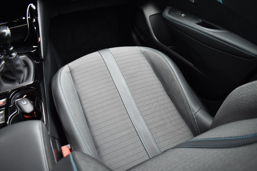 Peugeot 208 1.2 PureTech 100PK Allure | Panodak | Carplay | Keyless | Incl. garantie