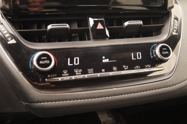 Toyota Corolla Touring Sports 2.0 Hybrid Business Plus -ECC-CAM-