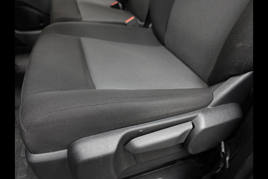 Opel Vivaro 145pk L3H1 Automaat Navigate Trekhaak Cruise control Apple Carplay Camera