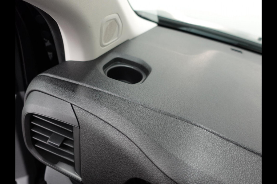 Opel Vivaro 145pk L3H1 Automaat Navigate Trekhaak Cruise control Apple Carplay Camera