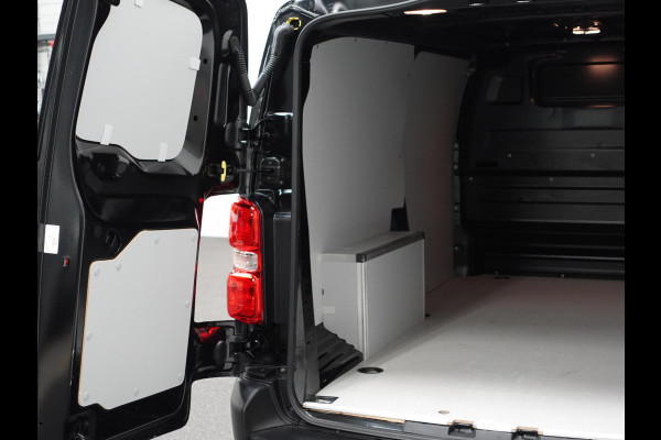 Opel Vivaro 145pk L3H1 Automaat Navigate Trekhaak Cruise control Apple Carplay Camera