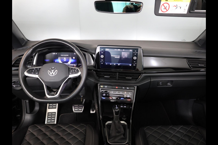 Volkswagen T-Roc 1.5 TSI Cabrio R-Line 150 pk Automaat (DSG) | Navigatie | Parkeersensoren (Park assist) | Achteruitrijcamera | Windscherm | Stoelverwarming | Black Style pakket | R-Line |
