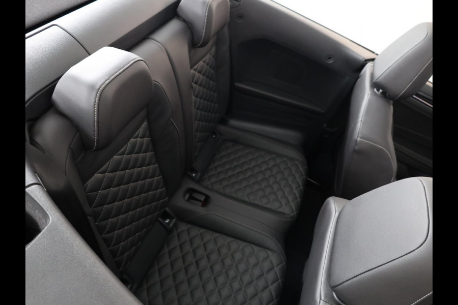 Volkswagen T-Roc 1.5 TSI Cabrio R-Line 150 pk Automaat (DSG) | Navigatie | Parkeersensoren (Park assist) | Achteruitrijcamera | Windscherm | Stoelverwarming | Black Style pakket | R-Line |