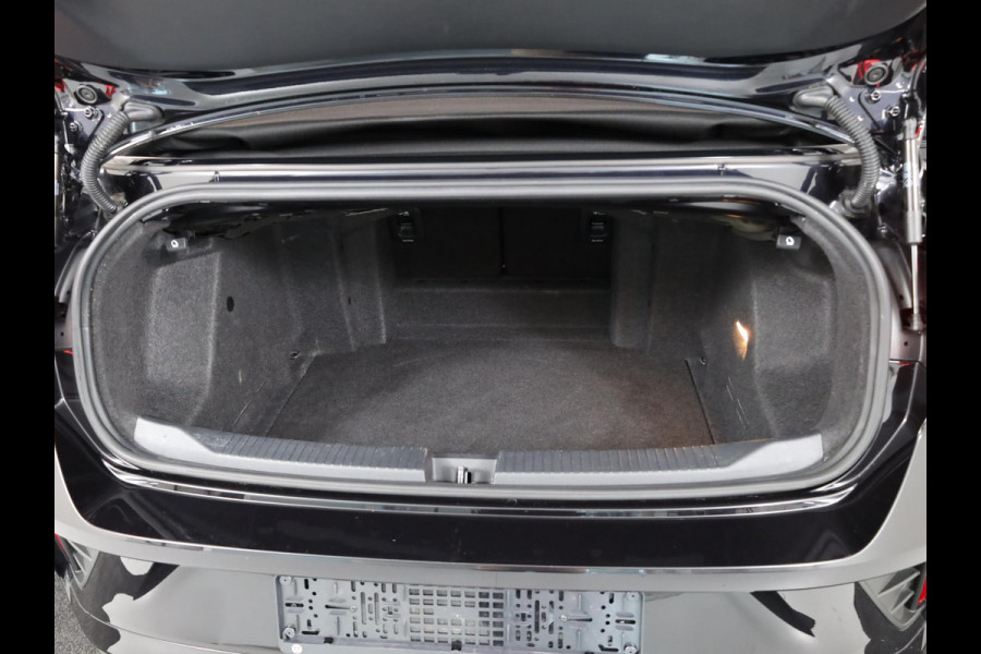 Volkswagen T-Roc 1.5 TSI Cabrio R-Line 150 pk Automaat (DSG) | Navigatie | Parkeersensoren (Park assist) | Achteruitrijcamera | Windscherm | Stoelverwarming | Black Style pakket | R-Line |