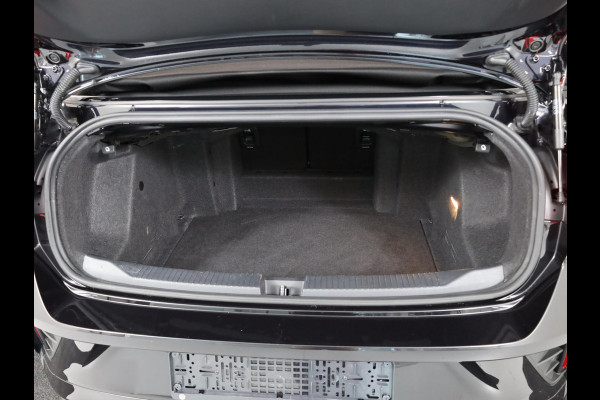 Volkswagen T-Roc 1.5 TSI Cabrio R-Line 150 pk Automaat (DSG) | Navigatie | Parkeersensoren (Park assist) | Achteruitrijcamera | Windscherm | Stoelverwarming | Black Style pakket | R-Line |