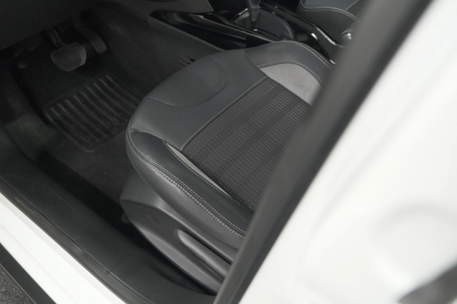 Peugeot 2008 PureTech 110 EAT6 Allure | Trekhaak | Camera | Panoramadak | Apple Carplay