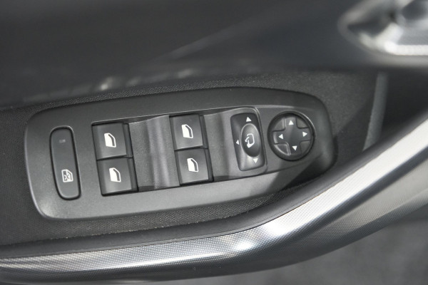 Peugeot 2008 PureTech 110 EAT6 Allure | Trekhaak | Camera | Panoramadak | Apple Carplay