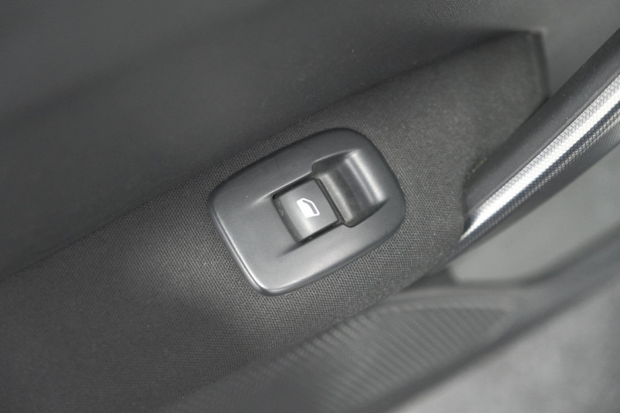 Peugeot 2008 PureTech 110 EAT6 Allure | Trekhaak | Camera | Panoramadak | Apple Carplay