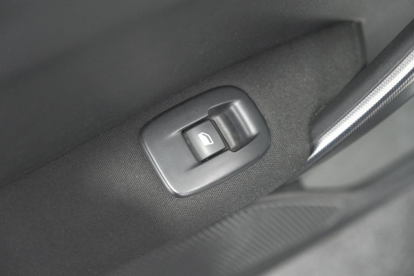 Peugeot 2008 PureTech 110 EAT6 Allure | Trekhaak | Camera | Panoramadak | Apple Carplay