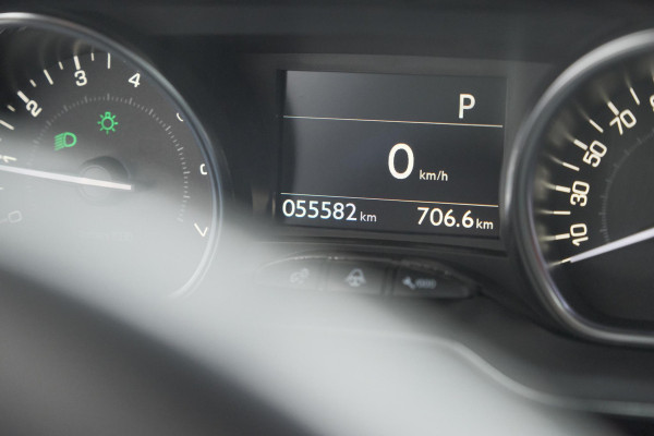 Peugeot 2008 PureTech 110 EAT6 Allure | Trekhaak | Camera | Panoramadak | Apple Carplay