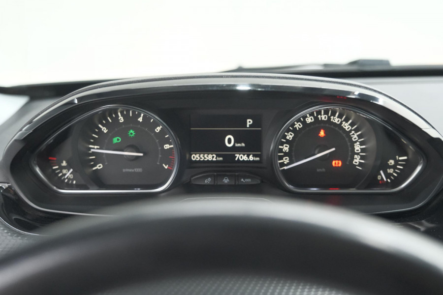 Peugeot 2008 PureTech 110 EAT6 Allure | Trekhaak | Camera | Panoramadak | Apple Carplay