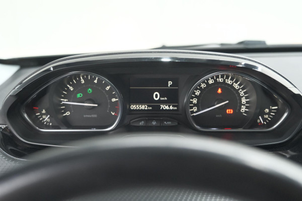 Peugeot 2008 PureTech 110 EAT6 Allure | Trekhaak | Camera | Panoramadak | Apple Carplay