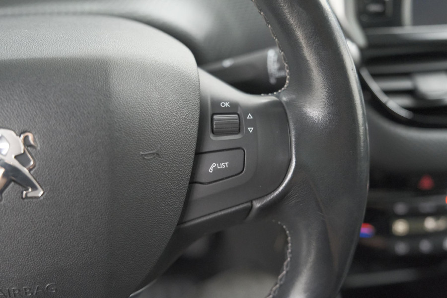 Peugeot 2008 PureTech 110 EAT6 Allure | Trekhaak | Camera | Panoramadak | Apple Carplay