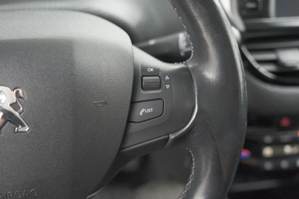 Peugeot 2008 PureTech 110 EAT6 Allure | Trekhaak | Camera | Panoramadak | Apple Carplay
